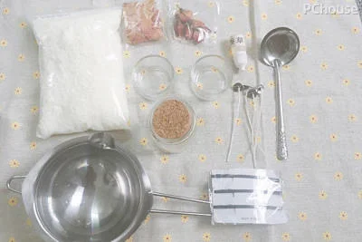 玫瑰香薰蜡烛制作过程