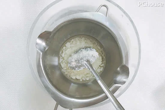 玫瑰香薰蜡烛制作过程